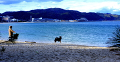 湘南の海とはちょっと違うなぁ・・・(犬の気持ち)