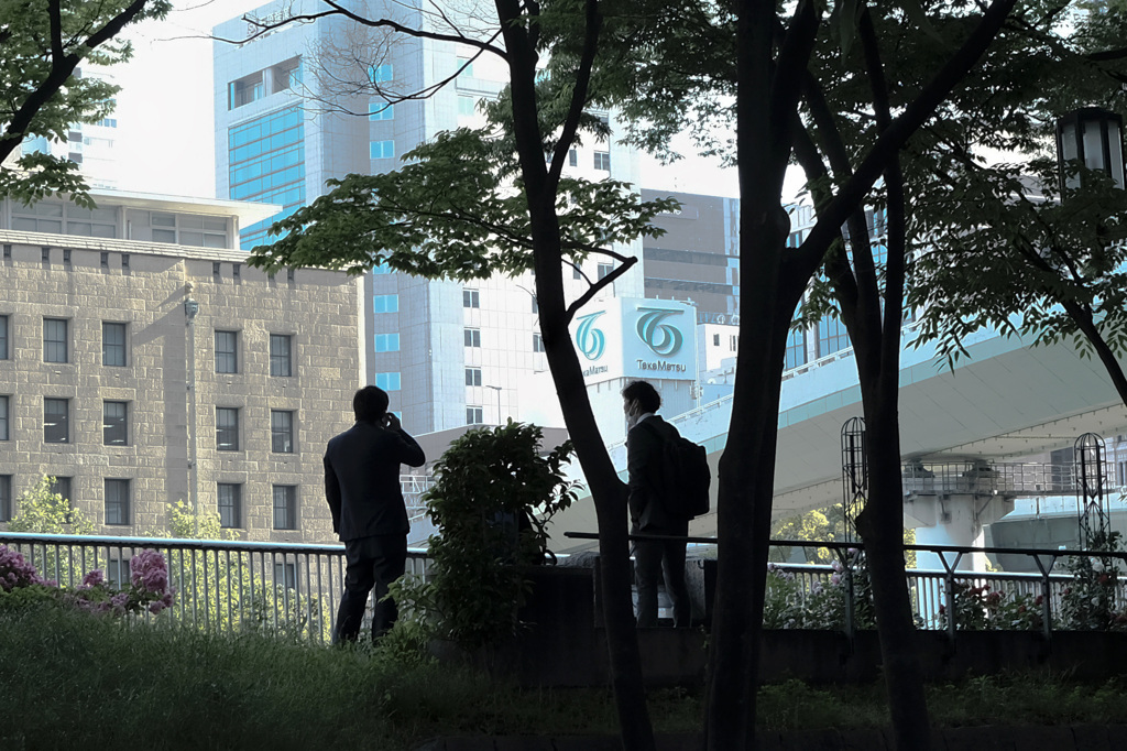 中之島　会社の先輩後輩？