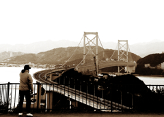 うずの丘大鳴門橋を見るひと