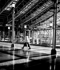 時空広場の女性 時空広場の女性