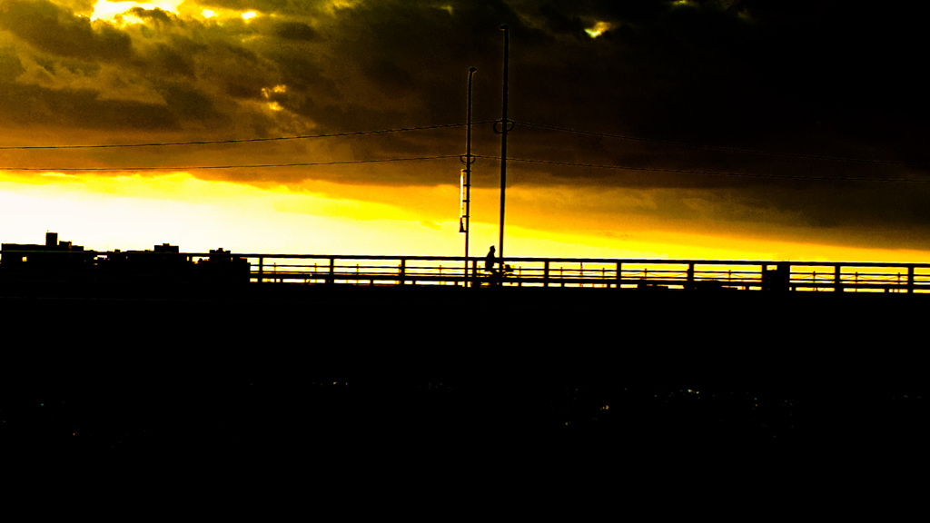 淀川道路橋　怪しい雲