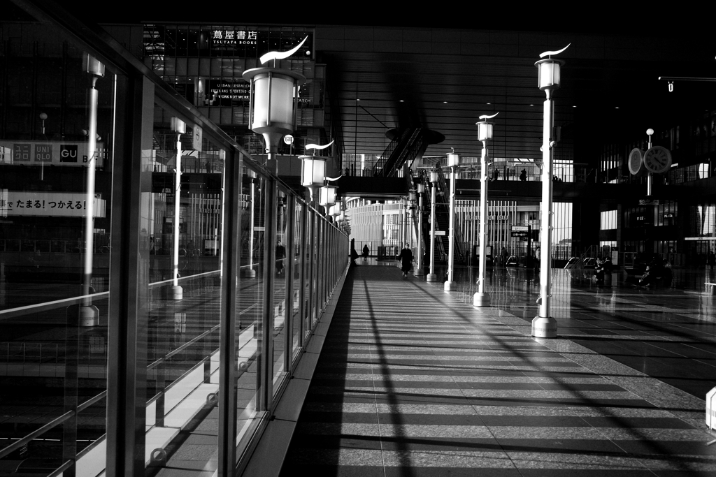 西日さす時空の広場