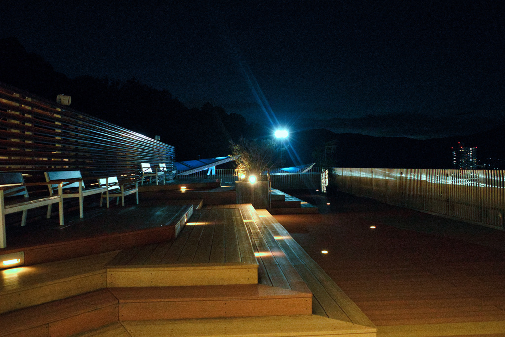 大津SA夜の展望デッキ
