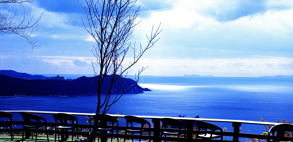 淡路島の海を眺めるテラス