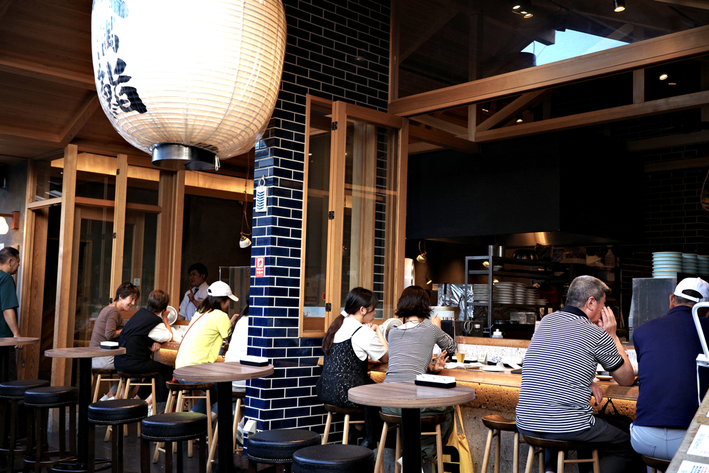 軒先で食べる鮨