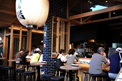 軒先で食べる鮨