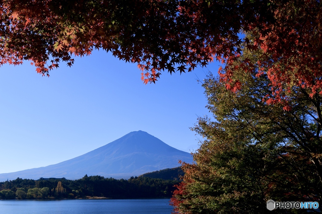 湖と空 もみじと富士