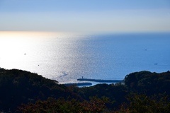 光の海と青い海