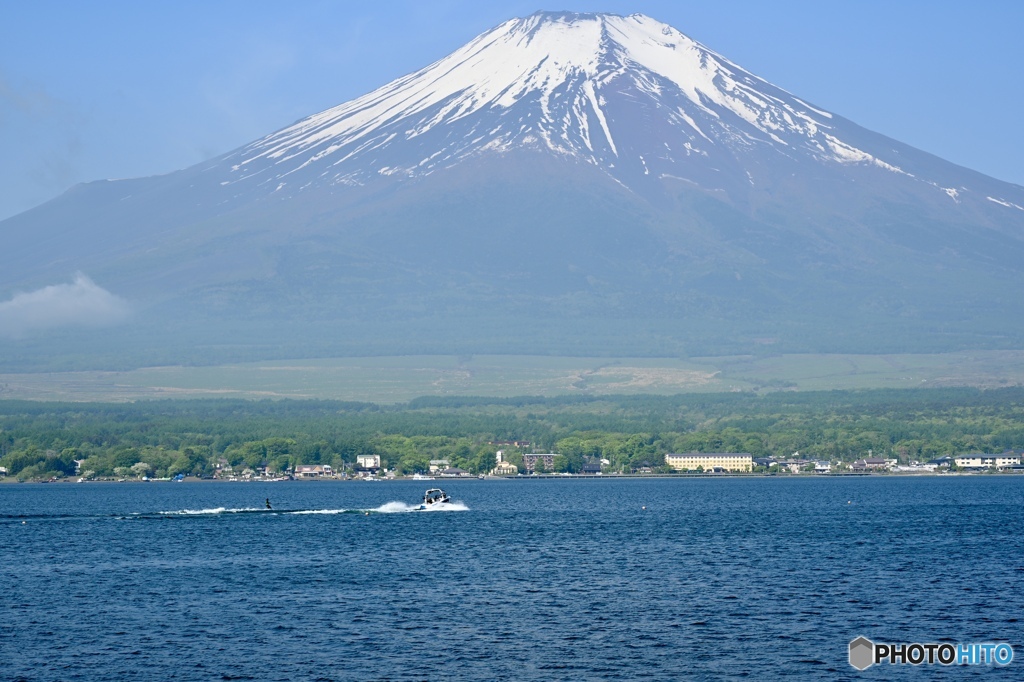 ウェイクボードが走る山中湖