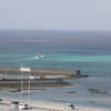 沖出ししていく漁船