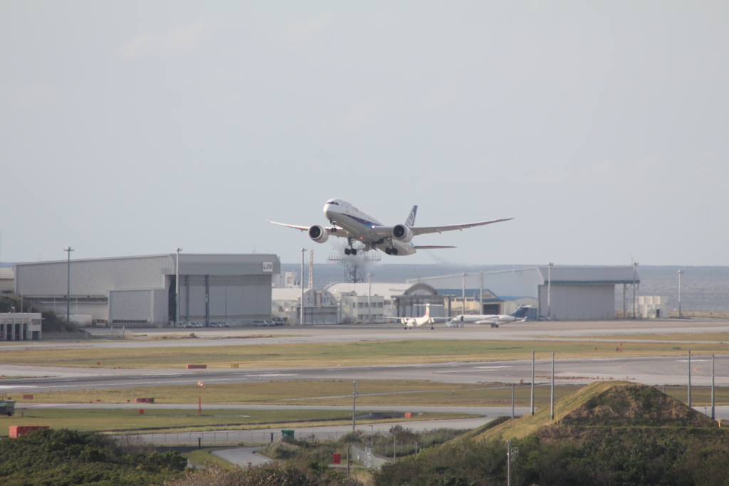 離陸する飛行機