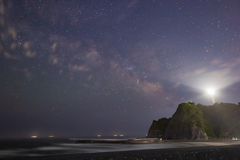 塩屋崎灯台と星空