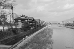 京都　五条大橋から鴨川を眺めて