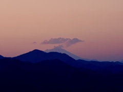 噴煙を上げる浅間山