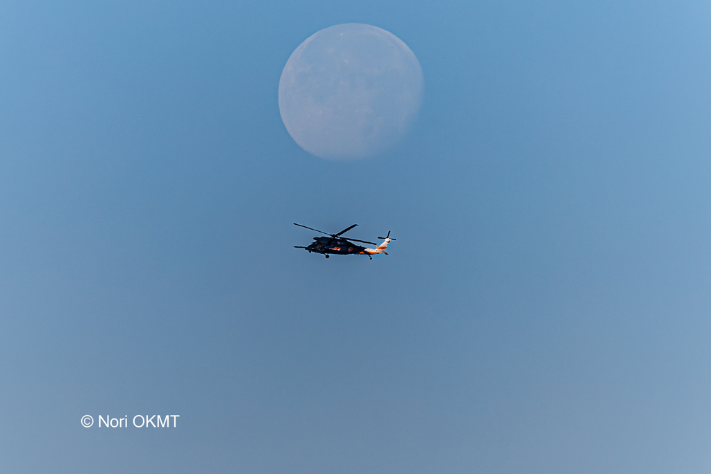 UH-60J＆THE MOON