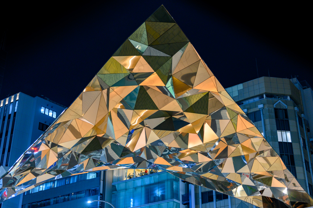 Triangular arch