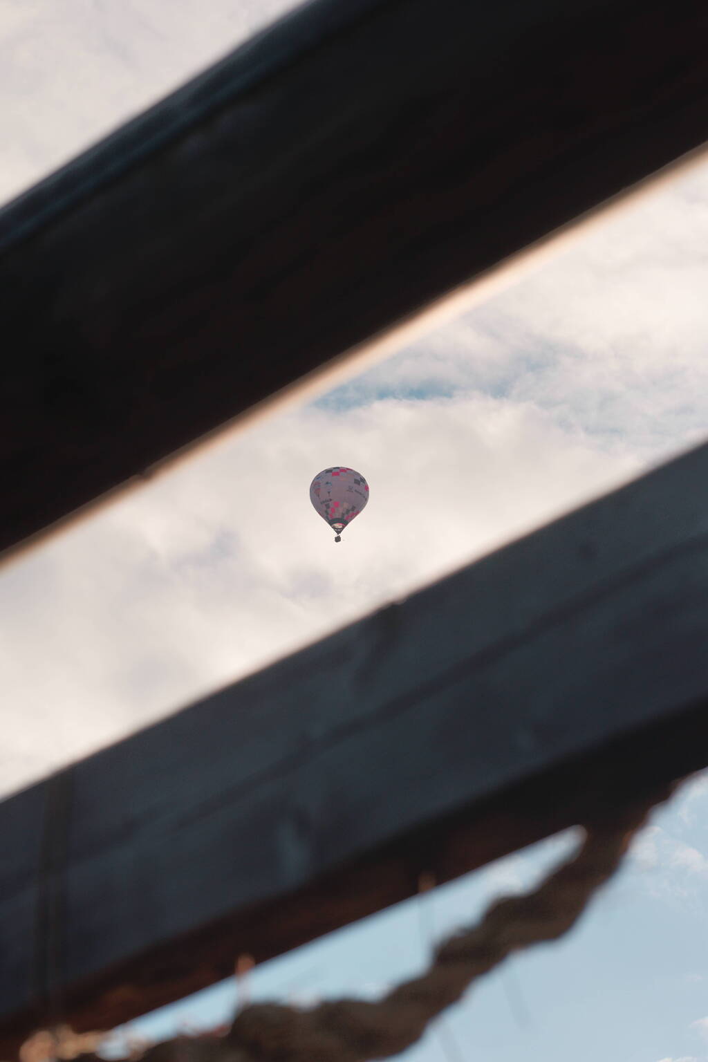 鳥居の上空に