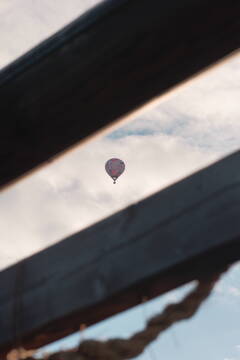 鳥居の上空に