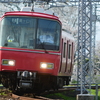 桜満開の日　笠松カーブ ６８００系