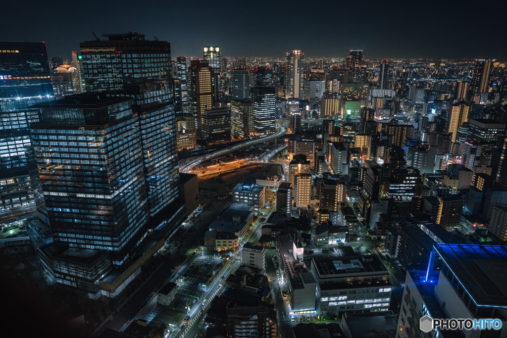 梅田スカイビル展望台から眺める大阪の夜景