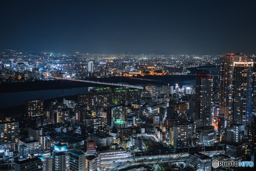 梅田スカイビルから撮影した大阪の夜景