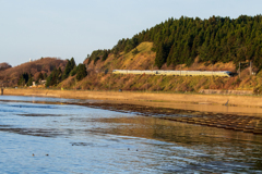 朝日を浴びて函館へ向かう四季島