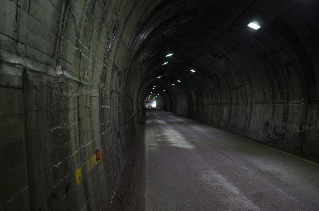 トンネル