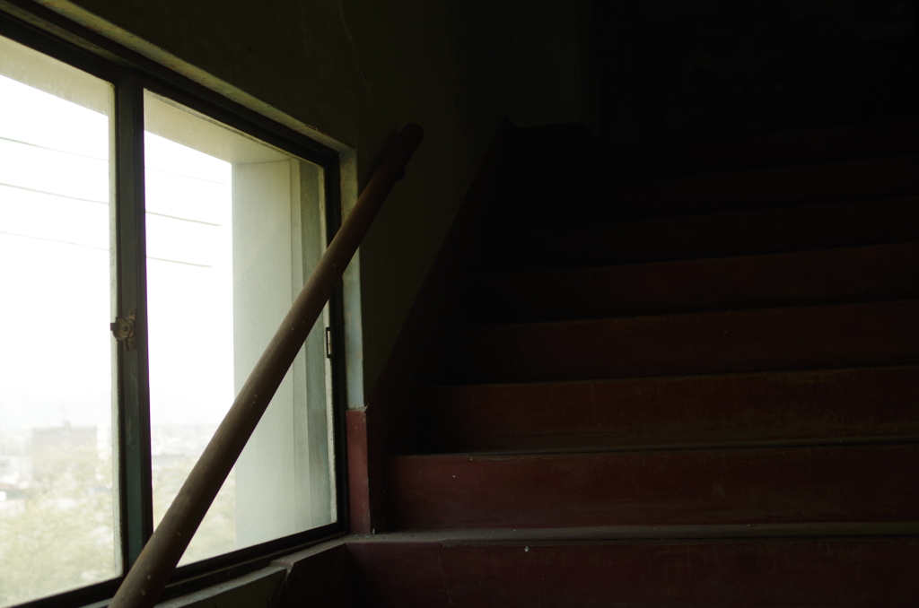 怪談　会談　　階段