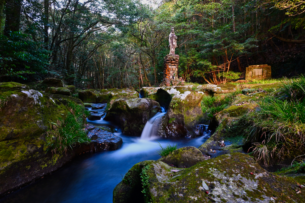 夕暮れの城水渓谷