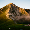 夕刻の鷲羽岳と三俣山荘
