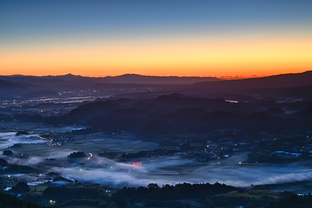 えびの盆地の夜明け