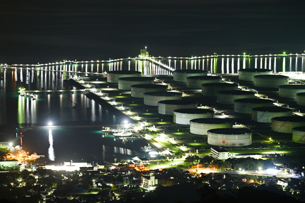 原油備蓄基地の夜景