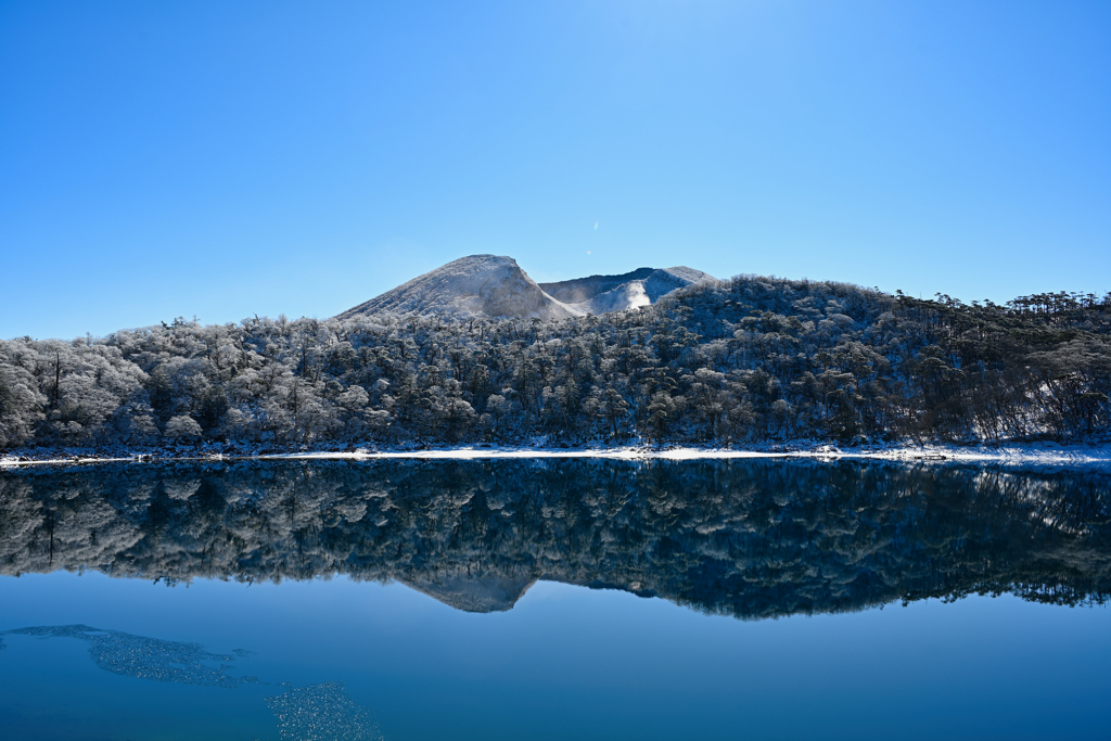 青と白のリフレクション