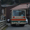 バスの背中。