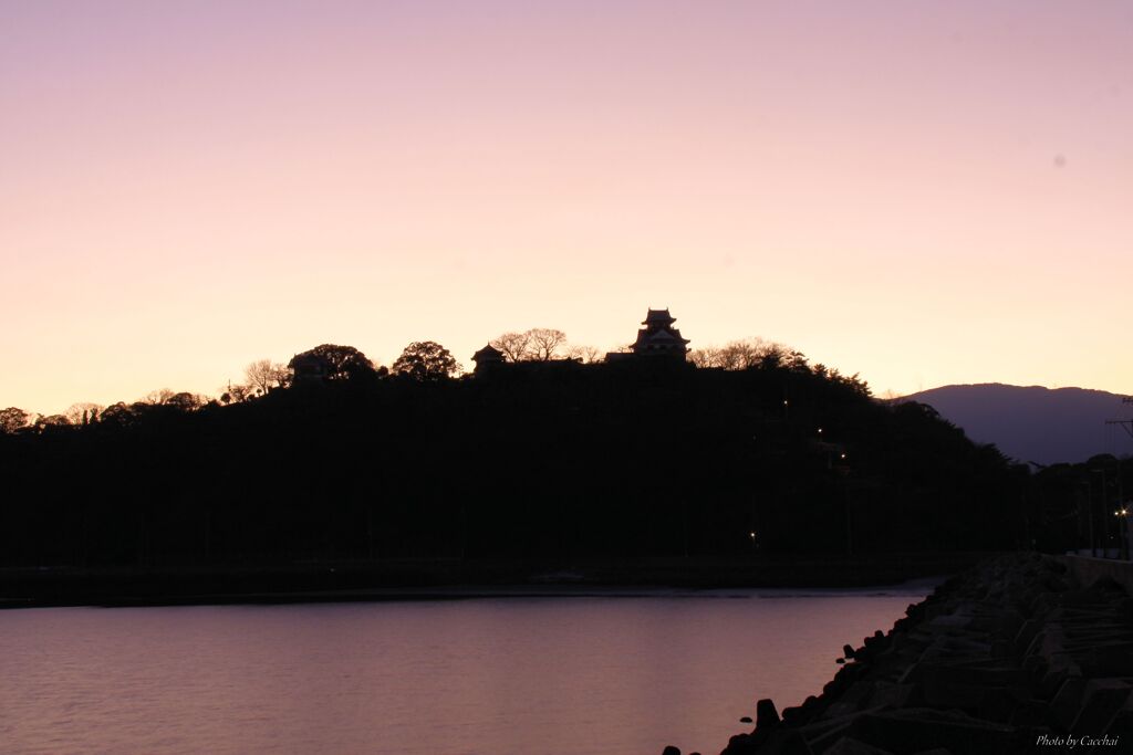 夜明けの川之江城
