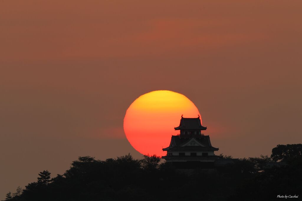 夕日と川之江城