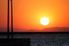 防波堤から見た夕日