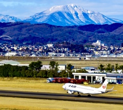 雪山と飛行機