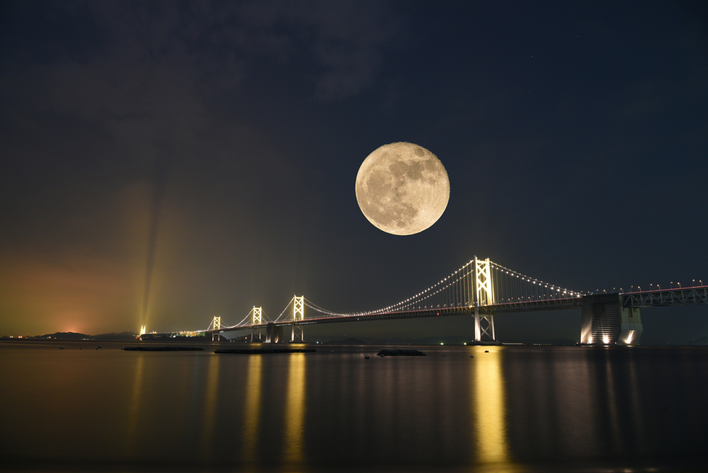 瀬戸大橋とスーパームーン（月は合成）