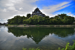 岡山城天守閣（旭川をはさんだ対岸後楽園側より撮影）