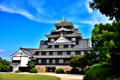岡山城天守閣（烏城公園から撮影）