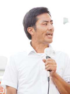 選挙活動していた政治家の方です。