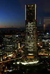 ランドマークタワーと日本丸