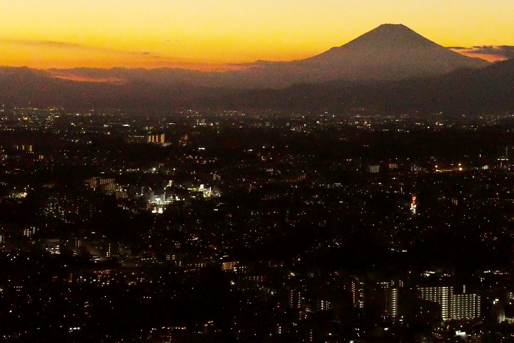 ランドマークタワーからのの富士山