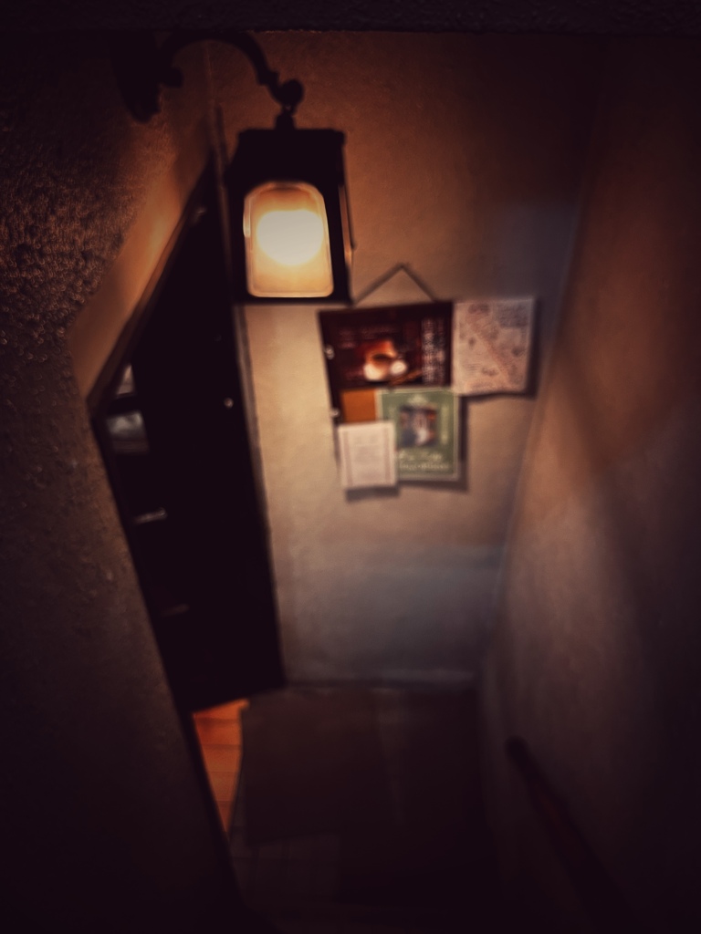 地下のカフェ