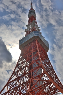 東京タワーと雲