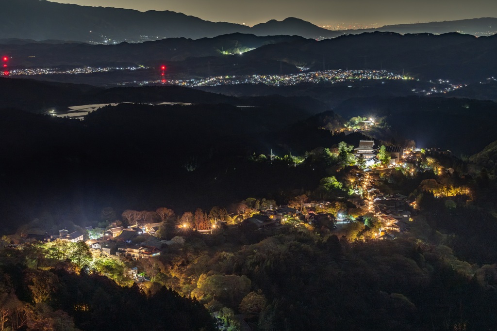 吉野山夜景（大阪までうっすらと）