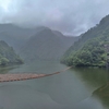 霞むダム湖