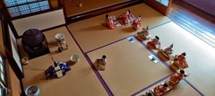 人形たちの茶会・上から