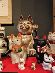 招き猫大集合・時代を重ね